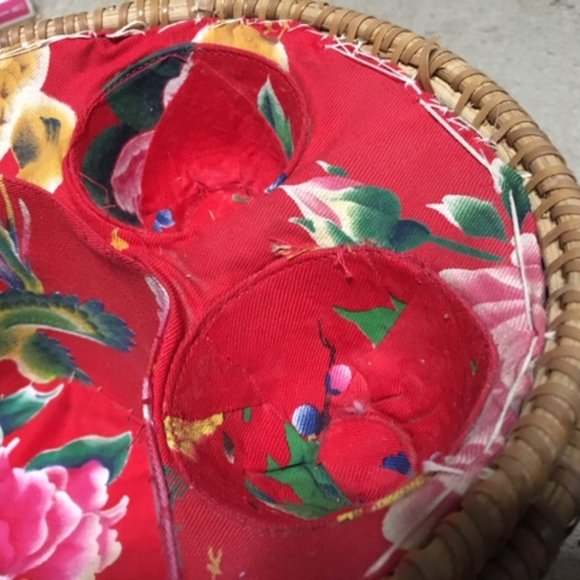 VTG Woven Wicker Tea Picnic Basket Hinged Padded Fish Clasp Double Handles - Picture 11 of 16